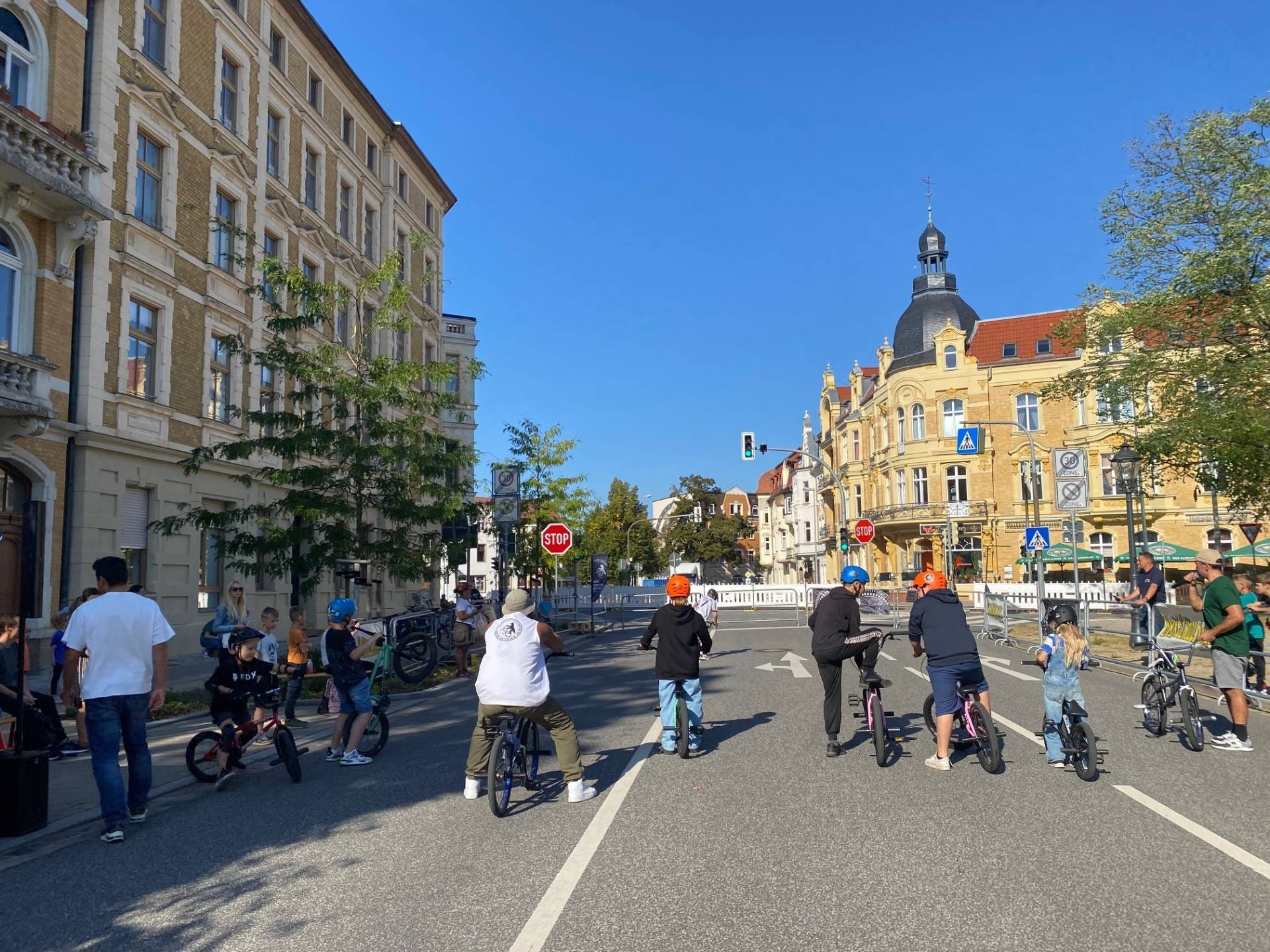 Stra&szlig;enfest Neustra&szlig;e 2024