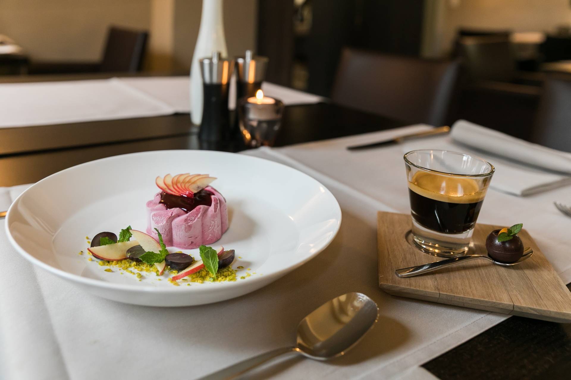 ein gedeckter Tisch im von Bora-Restaurant