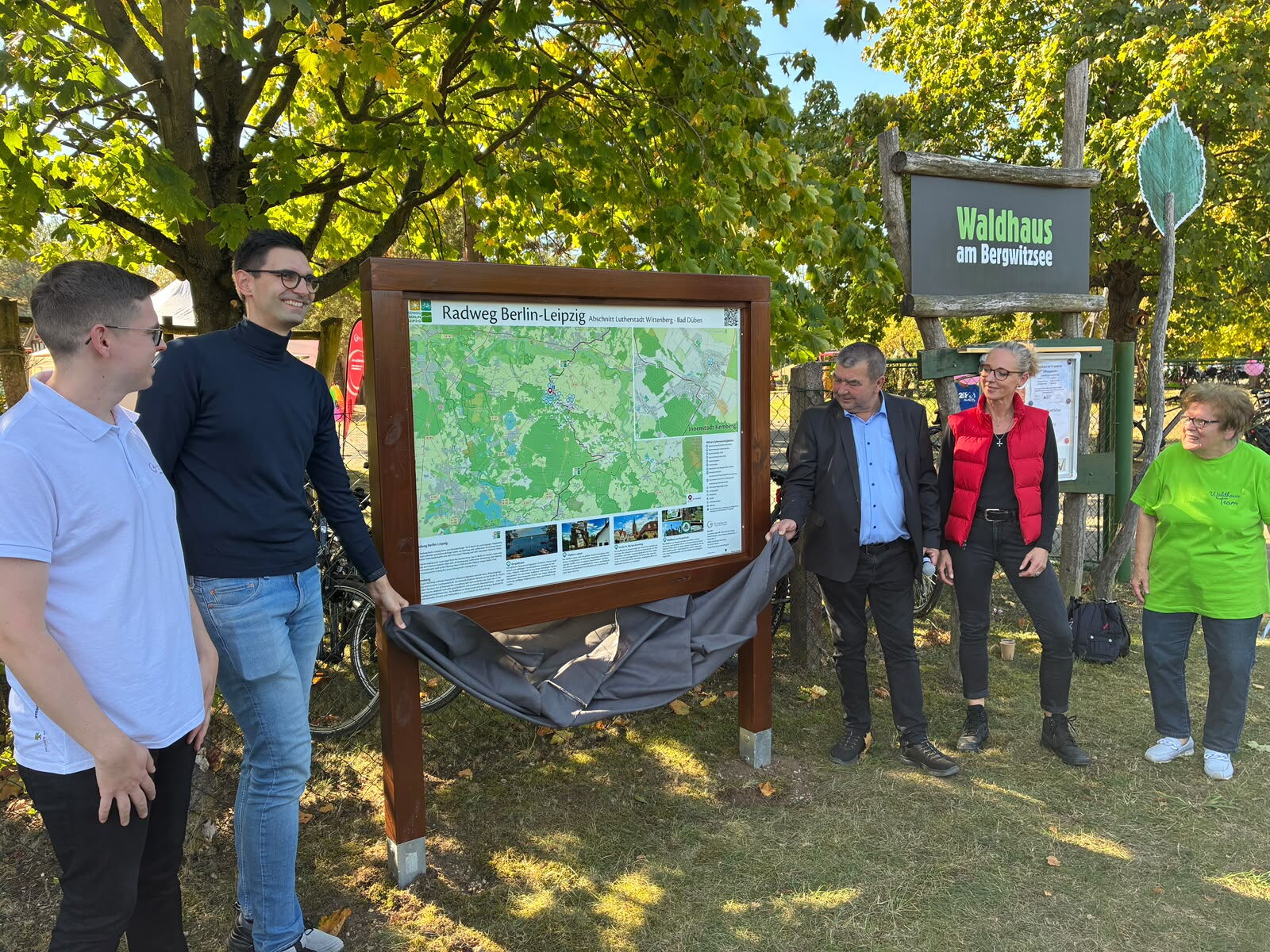 Neue Infotafel am Berlin-Leipzig-Radweg in Bergwitz eingeweiht