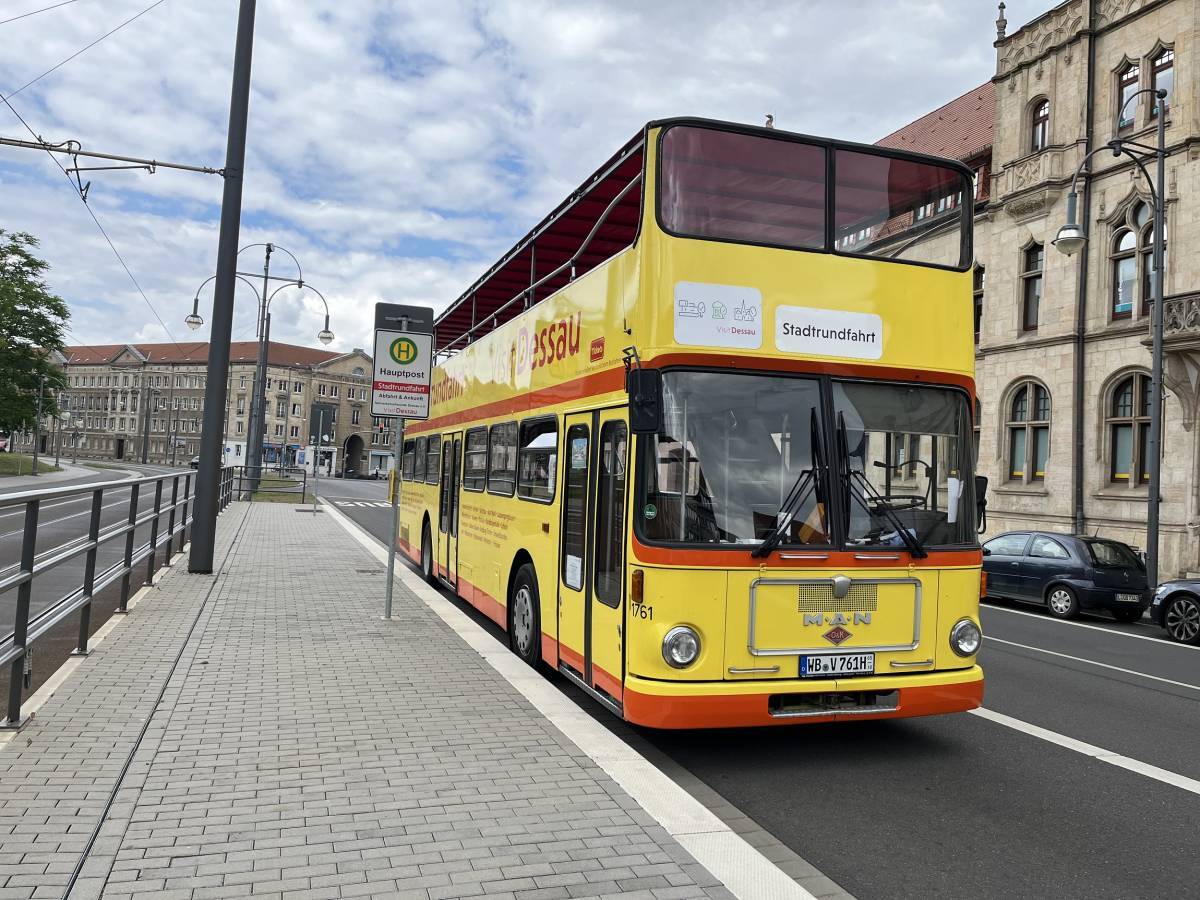 Stadtrundfahrt durch Dessau mit dem Doppeldeckerbus