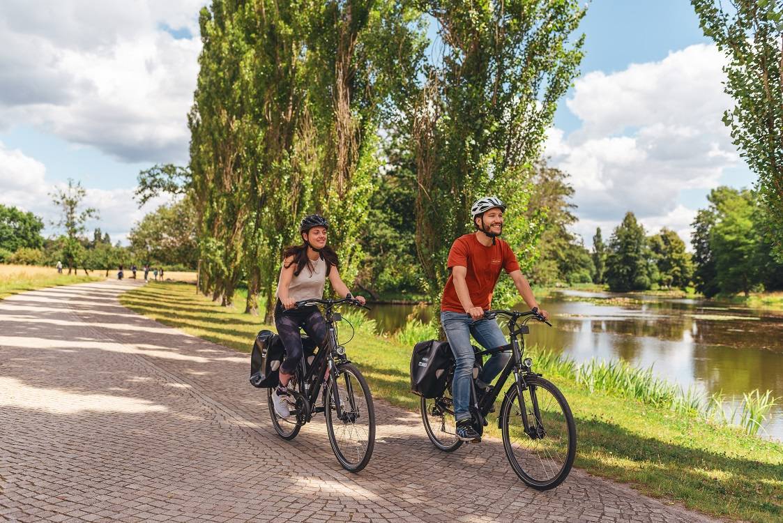 Radfahrer auf dem Elberadweg in W&ouml;rlitz