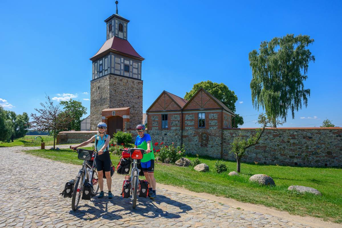 Burganlage Walternienburg, Fl&auml;mingradweg, Radfahrer