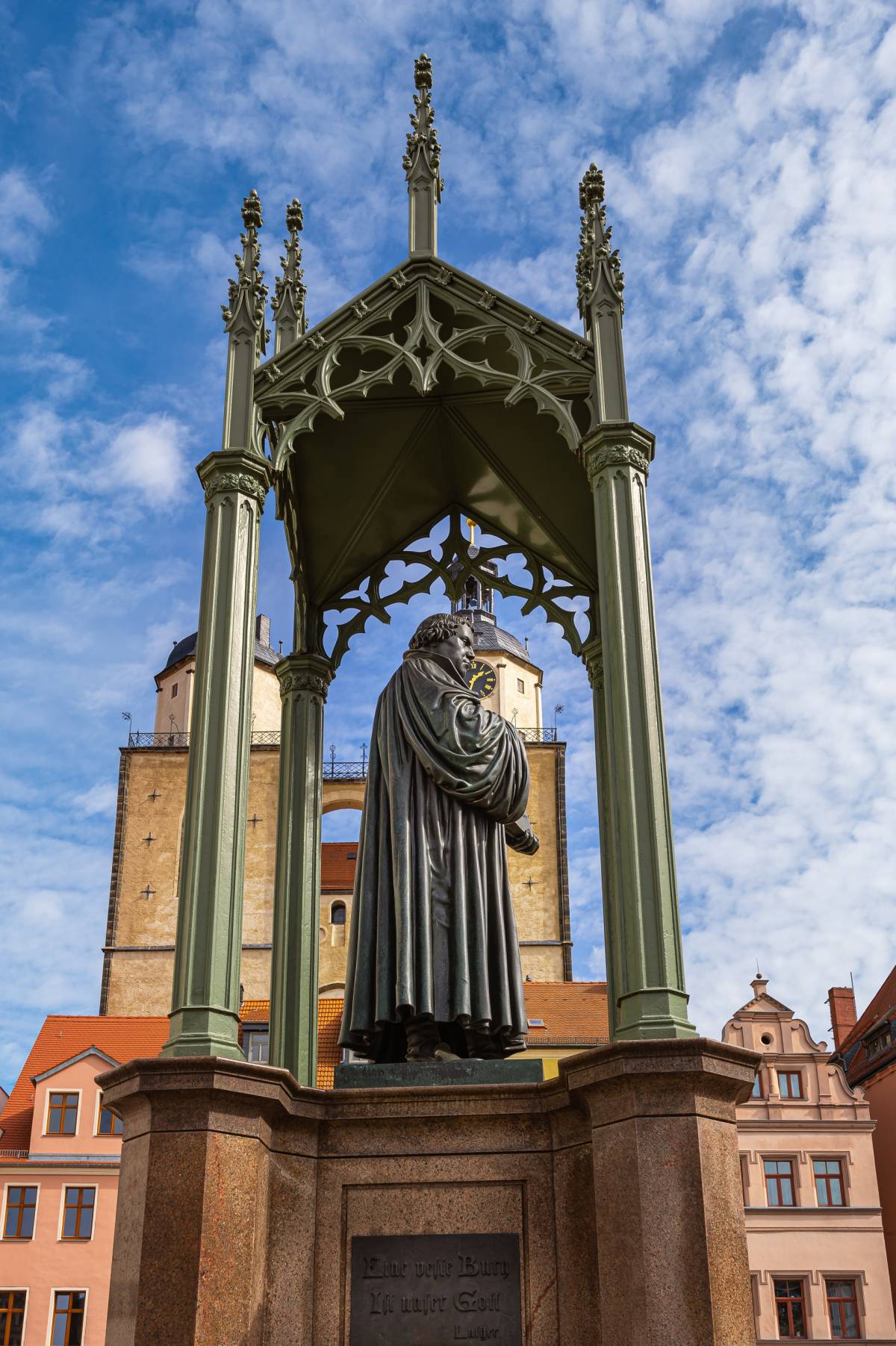 Denkmal Luthers vor Stadtkirche