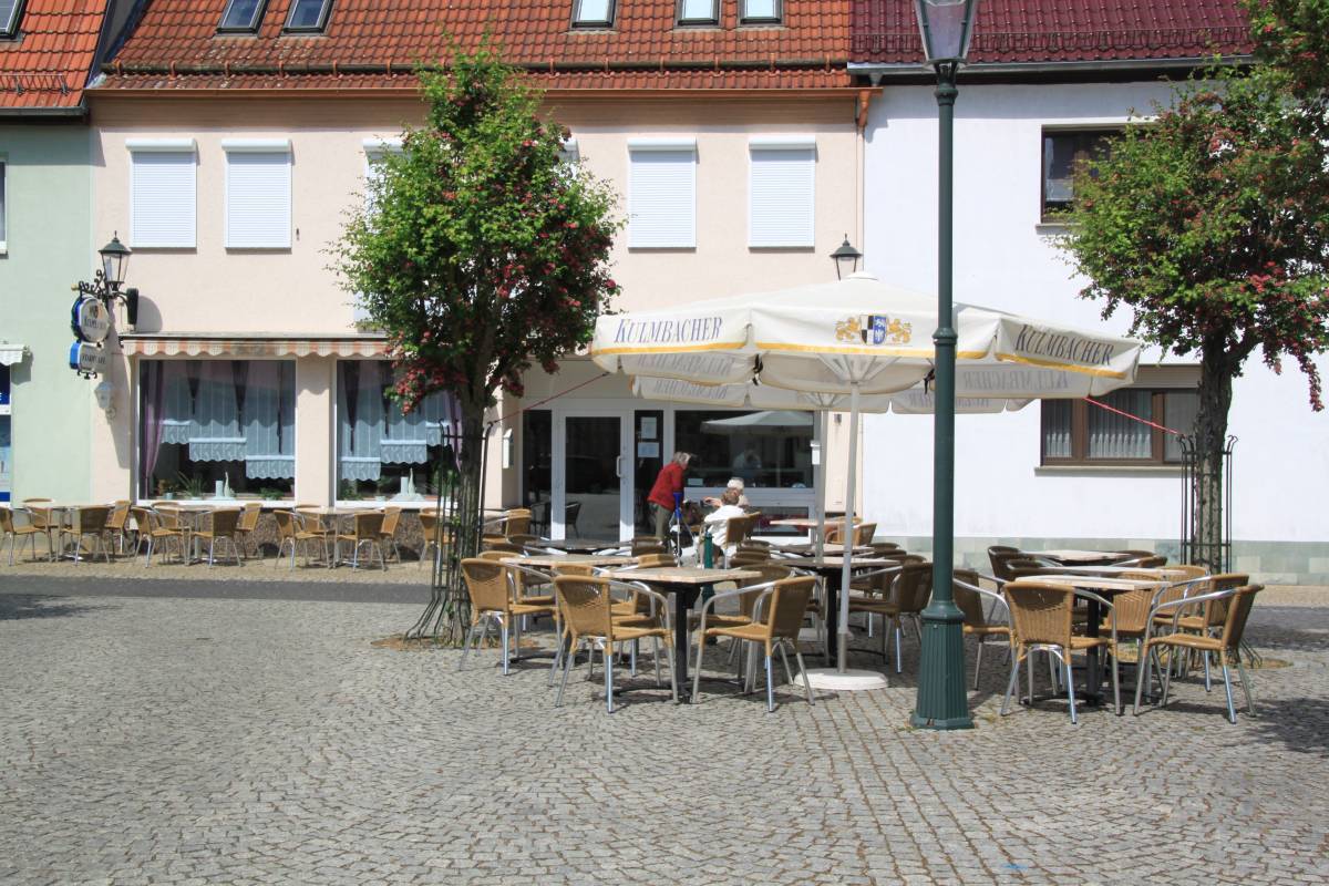 Stadtcaf&eacute; Gr&auml;fenhainichen mit Au&szlig;enbereich