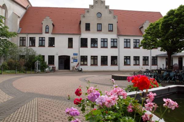 Blick auf den Klosterhof Coswig